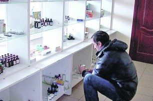Киевская бабушка открыла аптеку с наркотой